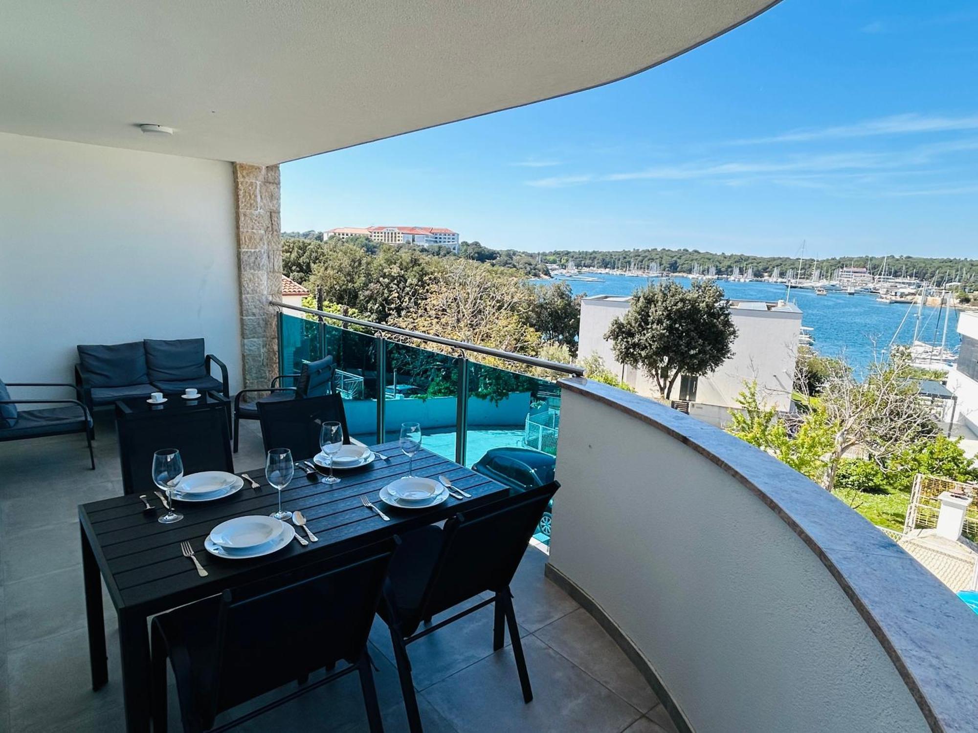 Seascape Deluxe Residence Пиешчана Увала Екстериор снимка